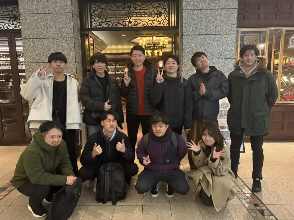 食事会での集合写真